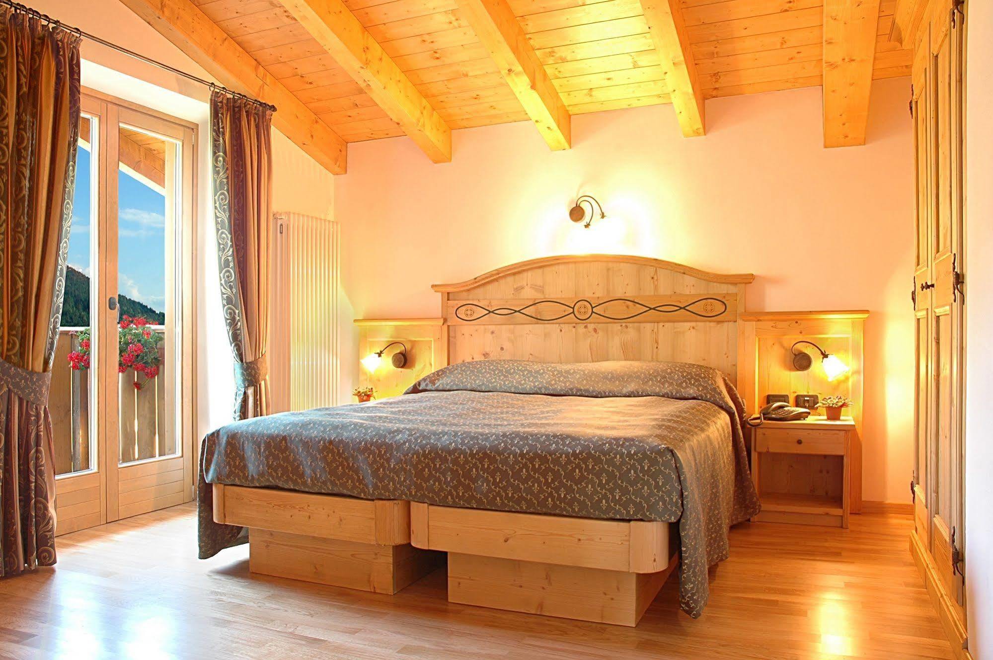 Hotel Garni La Soldanella Madonna Dış mekan fotoğraf